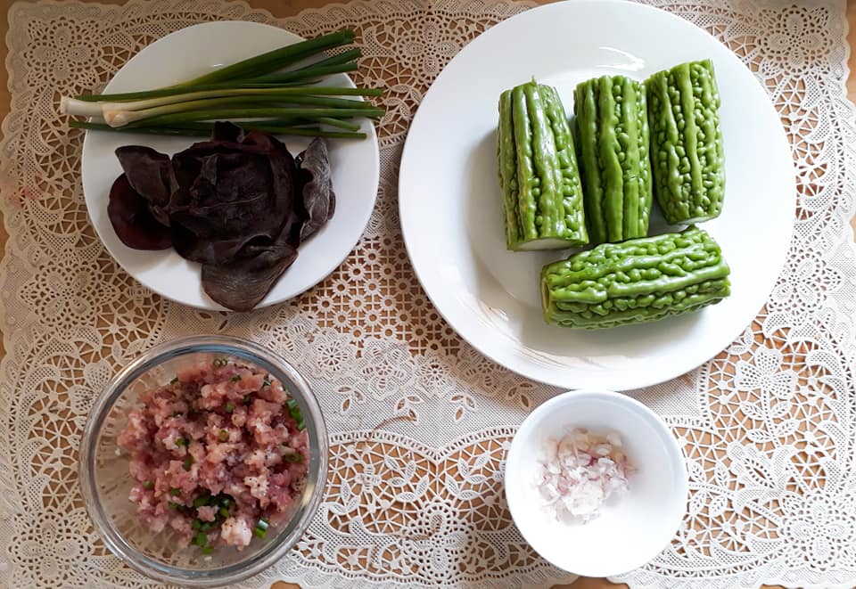 C&aacute;ch nấu canh khổ qua nhồi thịt đơn giản tại nh&agrave;