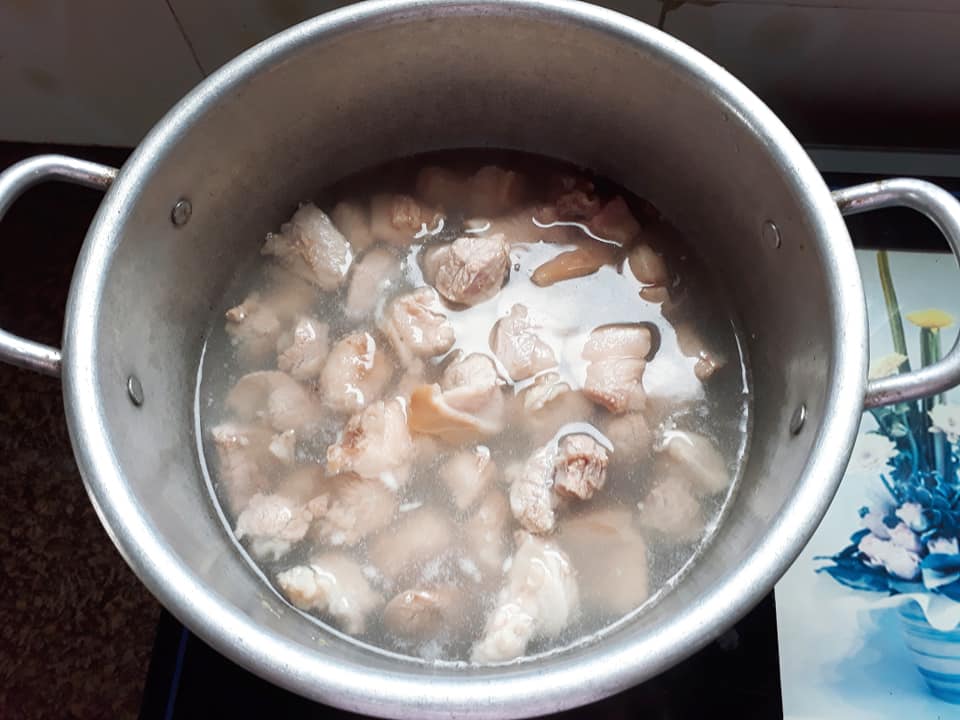 C&aacute;ch l&agrave;m thịt kho dừa thơm ngon, b&eacute;o ngậy