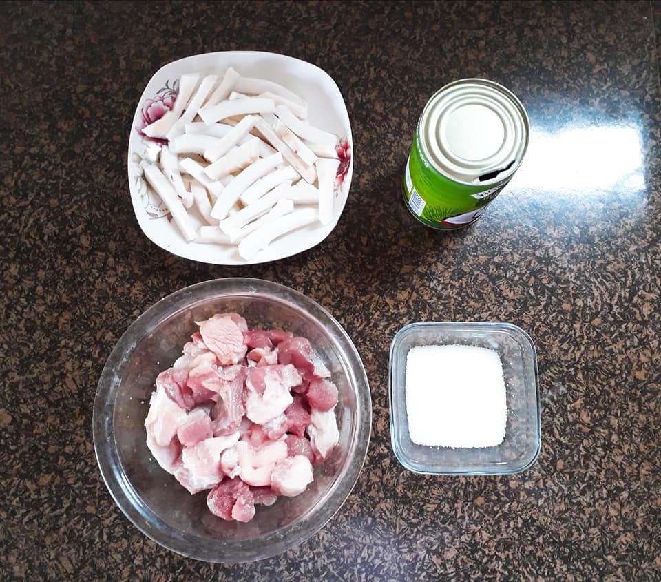 C&aacute;ch l&agrave;m thịt kho dừa thơm ngon, b&eacute;o ngậy