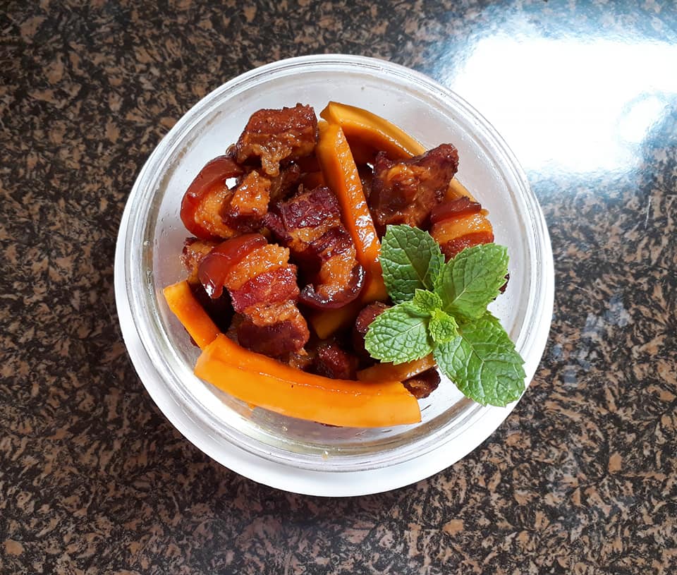 C&aacute;ch l&agrave;m thịt kho dừa thơm ngon, b&eacute;o ngậy