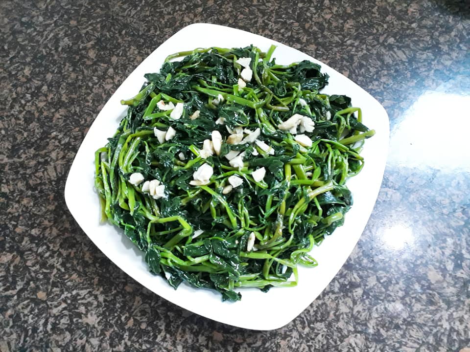C&aacute;ch l&agrave;m m&oacute;n rau muống x&agrave;o tỏi thơm ngon xanh gi&ograve;n