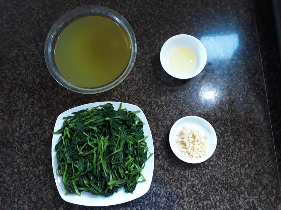 C&aacute;ch l&agrave;m m&oacute;n rau muống x&agrave;o tỏi thơm ngon xanh gi&ograve;n