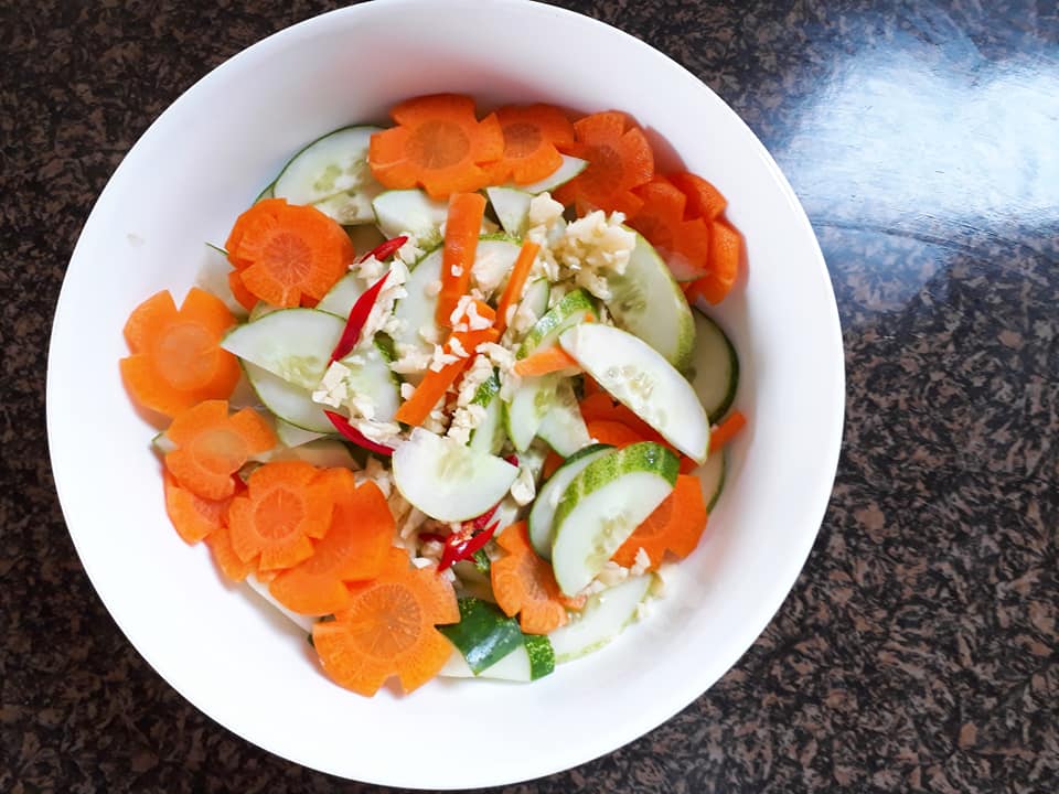 C&aacute;ch l&agrave;m m&oacute;n dưa g&oacute;p bằng dưa chuột đơn giản, gi&ograve;n ngon