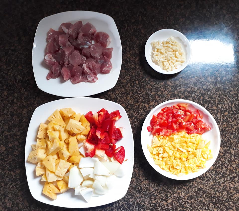 C&aacute;ch l&agrave;m m&oacute;n thịt heo chi&ecirc;n sốt dứa chua ngọt đậm đ&agrave;