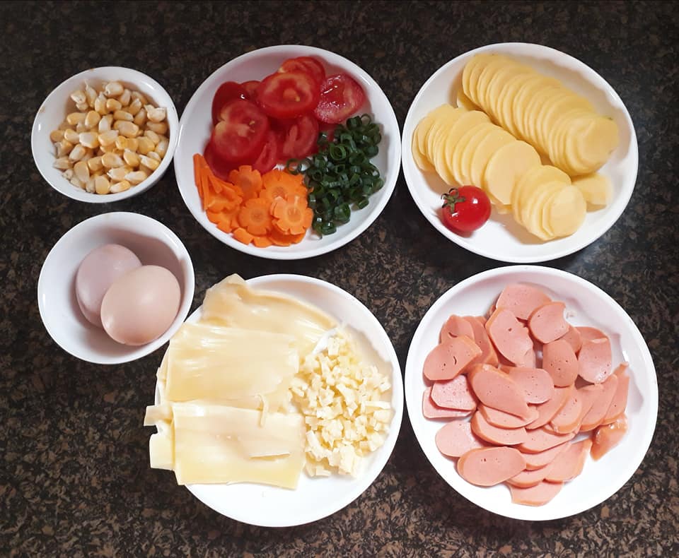C&aacute;ch l&agrave;m pizza từ khoai t&acirc;y đơn giản kh&ocirc;ng cần l&ograve; vi s&oacute;ng