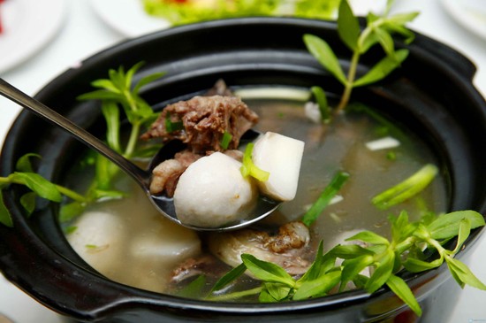 G&agrave; hầm khoai sọ gi&uacute;p b&agrave; bầu dưỡng thai