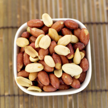 Hạt lạc c&ograve;n chứa vitamin B2, vitamin B6 rất tốt cho b&agrave; bầu