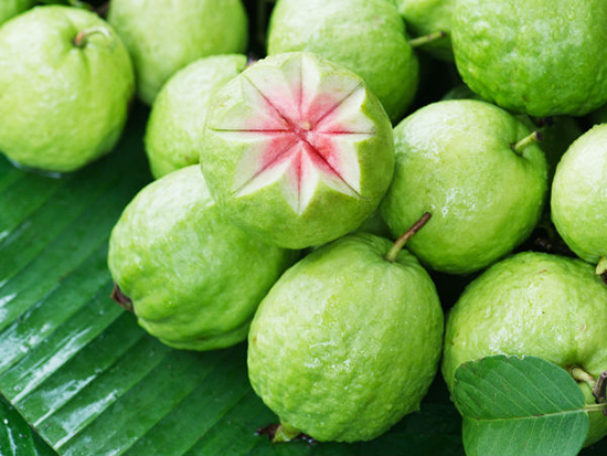 Ổi gi&uacute;p giảm nguy cơ thiếu m&aacute;u v&agrave; hỗ trợ hệ thống miễn dịch cho mẹ bầu.