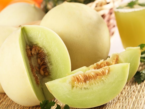 Dưa l&ecirc; mang lại nhiều c&ocirc;ng dụng v&agrave; rất tốt đối với nguồn dinh dưỡng cho b&agrave; bầu