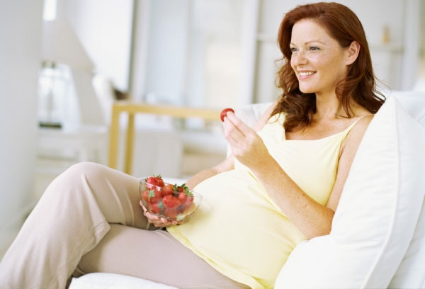 B&agrave; bầu cần bổ sung nhiều chất dinh dưỡng trong thai k&igrave;, đặc biệt l&agrave; Axit Folic