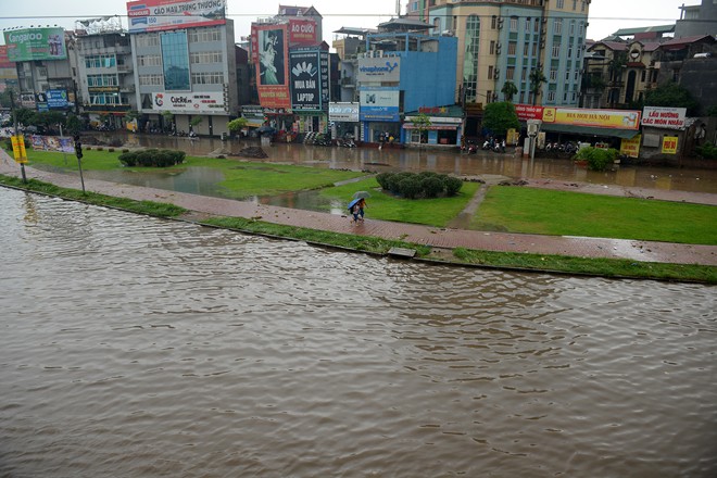 Ngã tư Hồ Tùng Mậu, Cầu Giấy ngập nặng