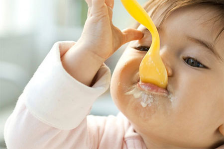 V&aacute;ng sữa bổ sung dinh dưỡng tối ưu cho sự ph&aacute;t triển tr&iacute; n&atilde;o của trẻ