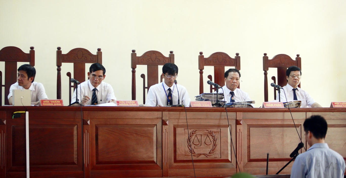 Hung thủ vụ &aacute;n oan &ocirc;ng Nguyễn Thanh Chấn c&uacute;i đầu nhận bản &aacute;n