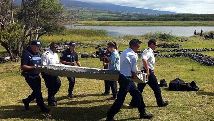 M&aacute;y bay mất t&iacute;ch MH370 một mảnh vỡ được t&igrave;m thấy