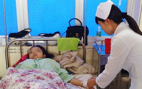 Chị K, đang mang thai bị ngộ độc sau khi ăn b&aacute;nh m&igrave; ở tiệm 24h