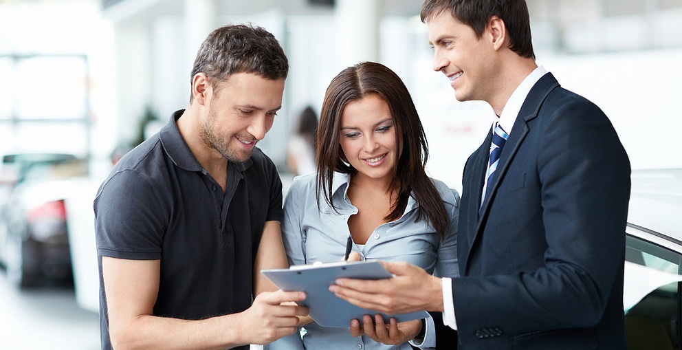 Nh&acirc;n vi&ecirc;n b&aacute;n h&agrave;ng l&agrave;m việc năng suất cao, hiệu quả hơn nhờ c&aacute;c t&iacute;nh năng di động