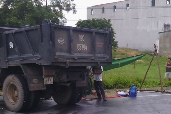 Tin tức tai nạn giao thông mới nhất ngày 24/6 về việc thanh niên tử vong dưới bánh xe mất lái Tin tức tai nạn giao thông mới nhất ngày 24/6 về việc thanh niên tử vong dưới bánh xe mất lái