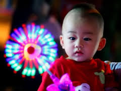do-choi-laser-gay-hai-cho-mat