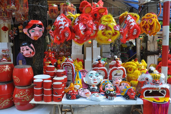 Những m&oacute;n đồ chơi truyền thống, chế t&aacute;c thủ c&ocirc;ng được rất nhiều kh&aacute;ch h&agrave;ng nh&iacute; v&agrave; c&aacute;c bậc phụ huynh đ&oacute;n nhận