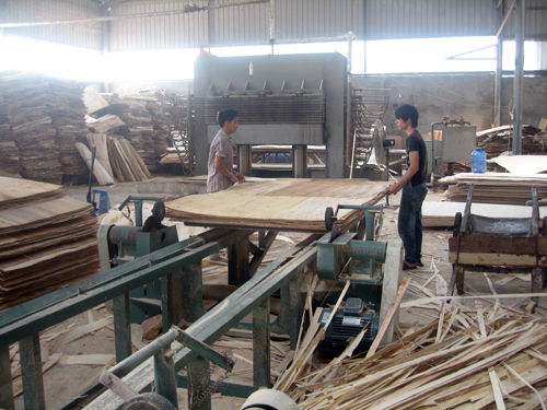 Đồ gỗ nội thất giả rẻ tr&ecirc;n thị trường rất được ưa chuộng