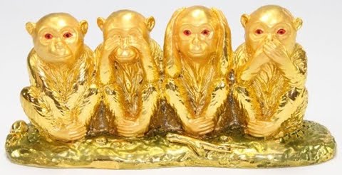 Tượng 4 ch&uacute; khỉ trong đ&oacute; c&oacute; chứa Bộ ba Tam Kh&ocirc;ng: kh&ocirc;ng nghe, kh&ocirc;ng thấy, kh&ocirc;ng n&oacute;i