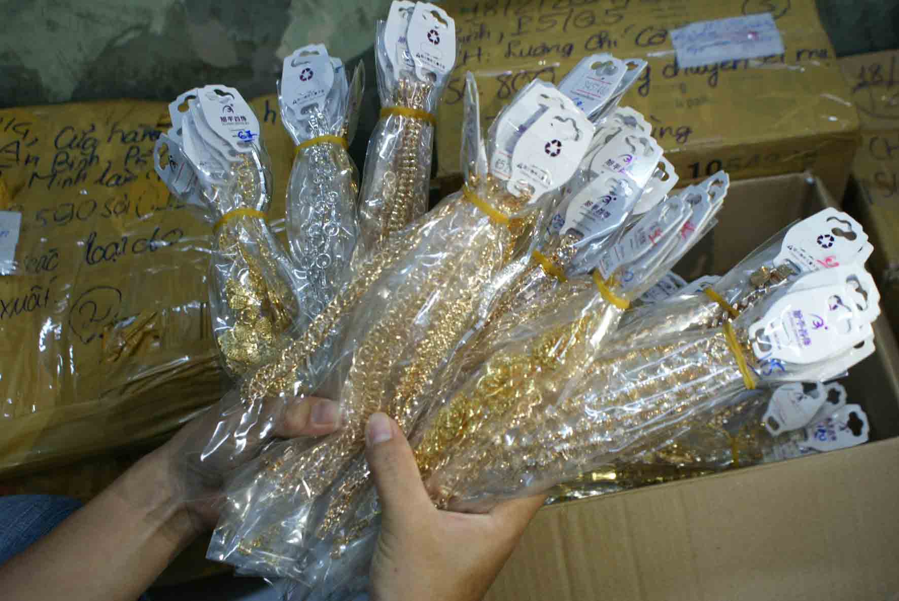 Đồ trang sức Trung Quốc chứa chất độc hại tại việt nam