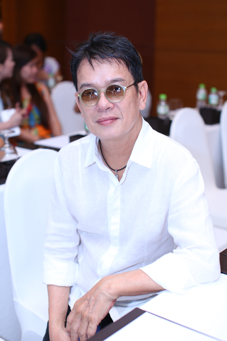 Nhạc sĩ Đức Huy lịch l&atilde;m tại họp b&aacute;o.