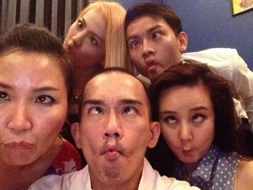 Những hình ảnh nghịch ngợm của các nghệ sỹ khiến khán giả không nhịn cười nổi.