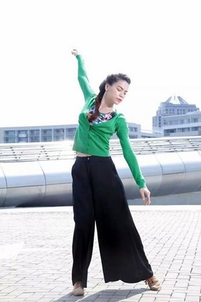 Hồ Ngọc H&agrave; đ&atilde; khiến người xem thỏa m&atilde;n sự nh&igrave;n khi thể hiện phần m&uacute;a đương đại kh&aacute; phức tạp