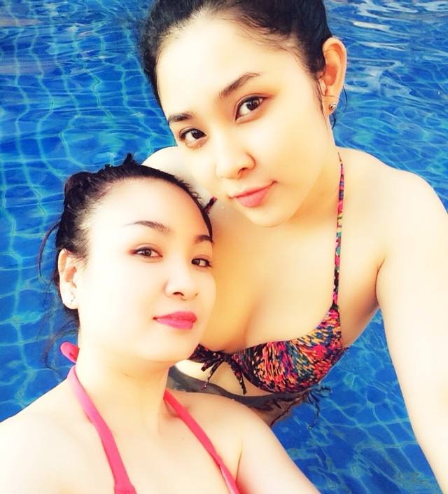 Bảo Trâm chia sẻ cô khá hào hứng và cảm thấy thoải mái với Đăng Ký 13Winvn Com Chính Thức và 13Win 19.com nhiều ưu đãi hấp dẫn Thái Lan. Cô dường như bị choáng ngợp trước cảnh đẹp ở xứ sở Chùa vàng. Đặc biệt mặc dù tình hình chính trị ở Thái Lan còn khá căng thẳng nhưng người dân nơi đây vẫn khá thân thiện, nhiệt tình.