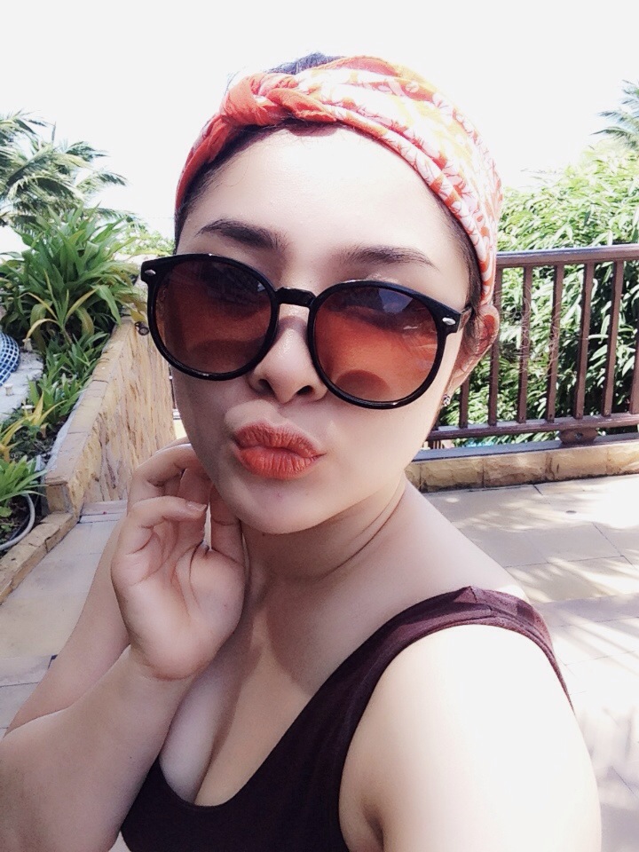  Bảo Trâm tỏ ra khá vui vẻ khi được truyền nhiệt huyết với không khí sôi động và sức trẻ từ các bạn sinh viên. Bên cạnh đó, vào đầu tháng 6 này Bảo Trâm sẽ cho ra mắt Colletion online gồm những bài hát đưa tên tuổi của Trâm đến gân hơn với khán giả hâm mộ trong quá trình tham gia Vietnam Idol.