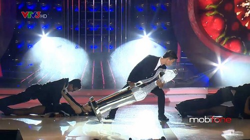 Ho&agrave;i L&acirc;m đ&atilde; nhận được những lời khen c&oacute; c&aacute;nh từ ph&iacute;a ban gi&aacute;m khảo đặc biệt l&agrave; gi&aacute;m khảo Mỹ Linh.