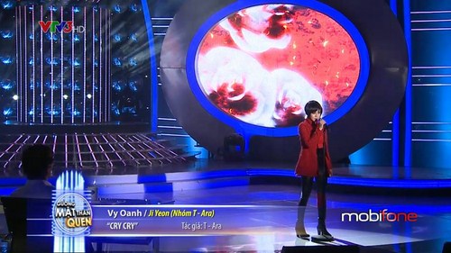 Vy Oanh đ&atilde; c&oacute; phần luyện tập vũ đạo v&agrave; học lời ca kh&uacute;c tiếng H&agrave;n với m&agrave;n h&oacute;a th&acirc;n th&agrave;nh ca sĩ Park JiYeon (Tara) biểu diễn ca kh&uacute;c &ldquo;Cry cry.