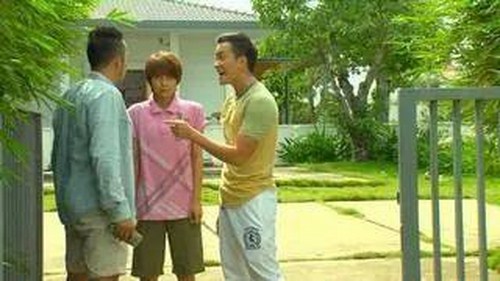 Lố dọa đ&aacute;nh Đ&ocirc;ng Dương khi anh suy nghĩ v&agrave; r&uacute;t lại kế hoạch bỏ trốn.
