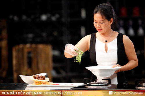 Người mẹ đơn th&acirc;n Thu Thủy lu&ocirc;n mạnh mẽ v&agrave; cứng cỏi trong c&ocirc;ng việc hằng ng&agrave;y, nhưng ở nh&agrave;, chị vẫn lu&ocirc;n bảo đảm cho hai con những bữa ăn đầy ắp t&igrave;nh thương y&ecirc;u.