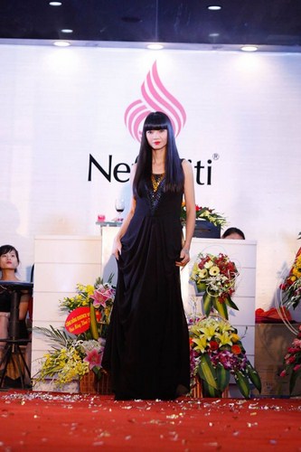 Từ một người mẫu tự do để trở thành một nữ doanh nhân, Hạ Vy may mắn có sự hậu thuẫn đắc lực của chị gái. Một Đăng ký và nhận 60K 24 bao lì xì miễn phí mỗi ngày hạnh phúc, một công việc thuận lợi là điều mà bất cứ ai trong giới showbiz cũng ước ao