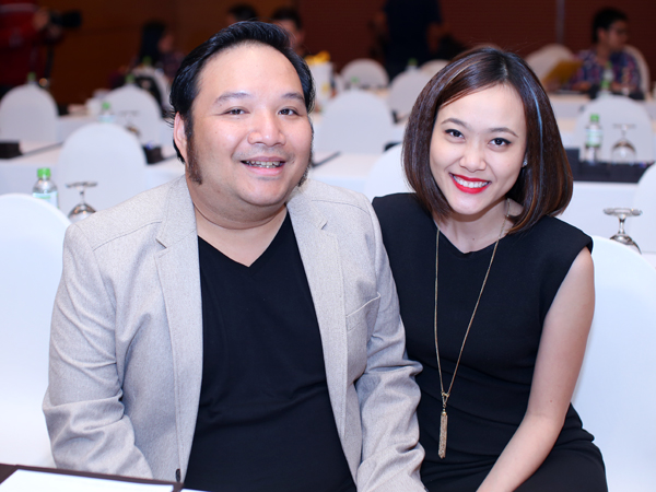 Vợ chồng nhạc sĩ Nguyễn H&agrave; - ca sĩ Minh Trang. Nguyễn H&agrave; l&agrave; đạo diễn chương tr&igrave;nh v&agrave; đạo diễn &acirc;m nhạc.