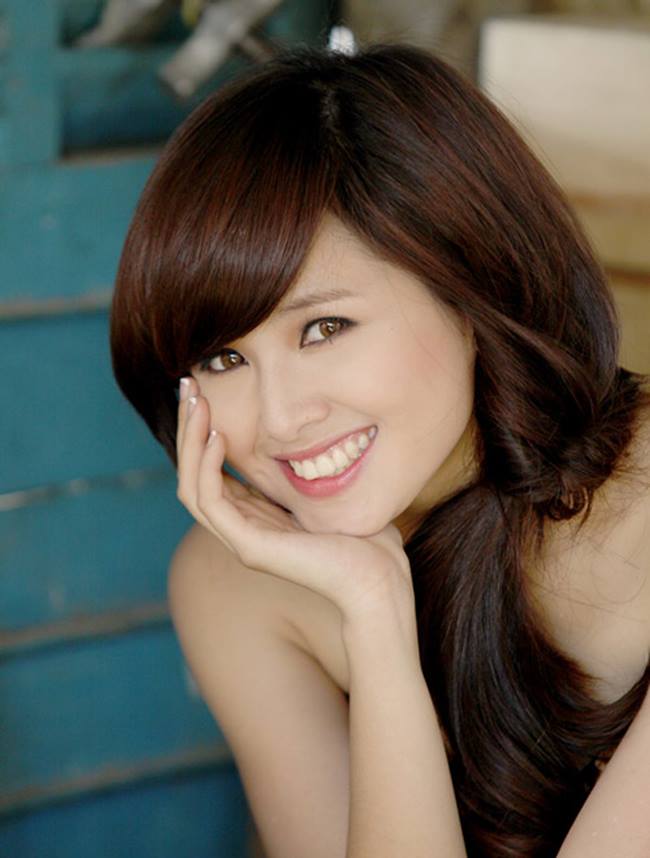 Tâm Tít tên thật là Phạm Thanh Tâm, cô nàng hotgirl có khuôn mặt ngây thơ, trong sáng đang đón nhận được sự quan tâm của rất nhiều các bạn trẻ.