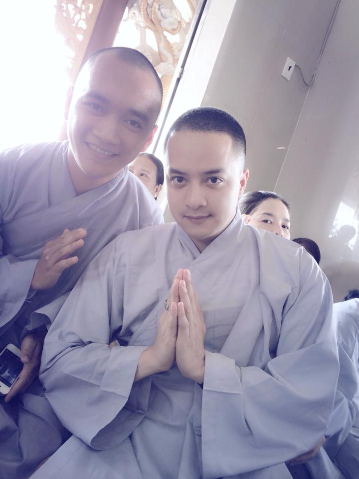 Cao Th&aacute;i Sơn v&agrave; một phật tử của ch&ugrave;a Vạn Đức
