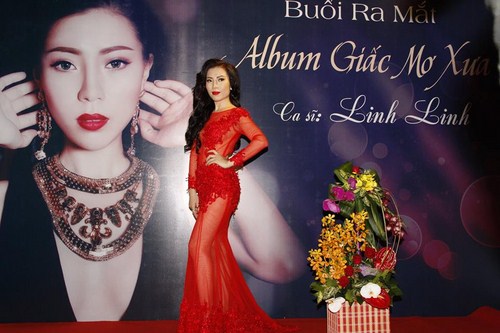 Linh Linh trong buổi ra mắt album đầu tay