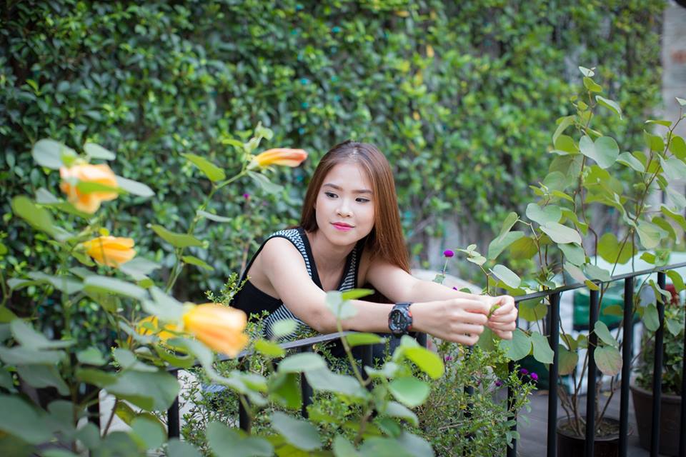 hính sự hồn nhiên và khả năng tự sáng tạo, không phô diễn kỹ thuật đã giúp cho Khởi My có được một hình ảnh “học đường” trẻ trung, đầy sức sống