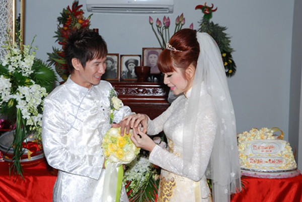 L&yacute; Hải tổ chức đ&aacute;m cưới với bạn g&aacute;i l&acirc;u năm Minh H&agrave; trước sự chứng kiến của hơn 800 kh&aacute;ch mời