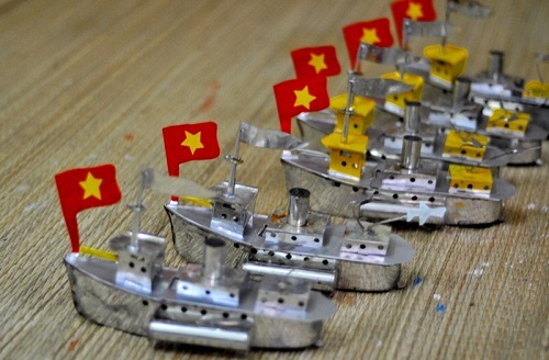 T&agrave;u thủy sắt