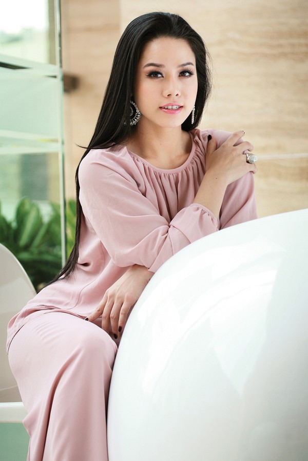 Diễn vi&ecirc;n, ca sĩ Nhật Kim Anh
