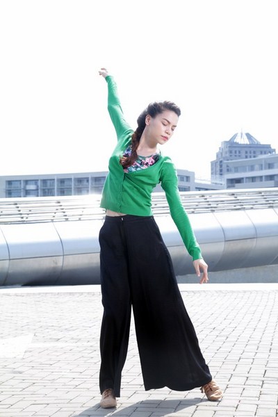 Hồ Ngọc Hà Luyện tập miệt mài chăm chỉ dưới thời tiết nắng nóng.