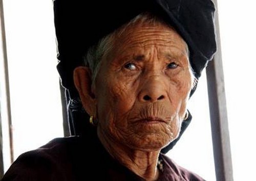 H&igrave;nh ảnh nghệ nh&acirc;n H&agrave; Thị Cầu.