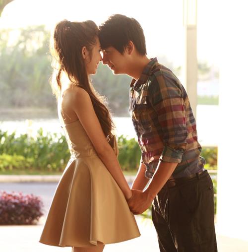 Bỏ qua cái nóng của ngày hè, cả hai bạn trẻ đã có những phút giây tinh nghịch thật thú vị.
