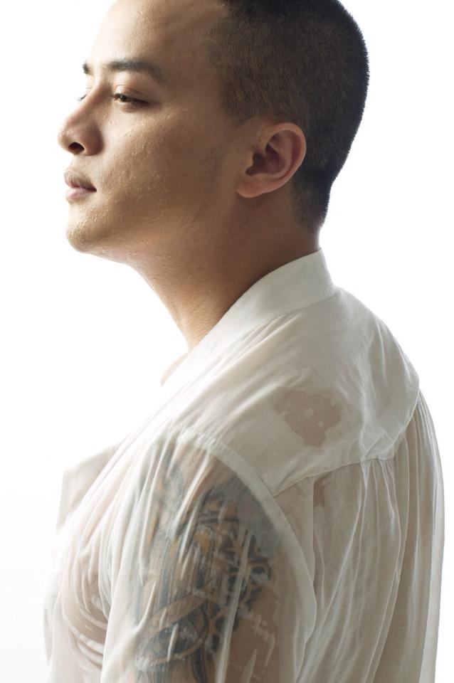 Khoe hình săm đầy nam tính