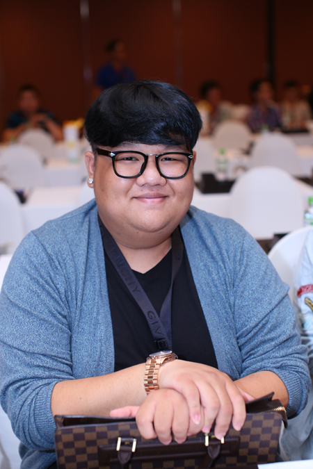 Ca sĩ Vương Khang l&agrave; nh&acirc;n tố lạ của cuộc thi năm nay. Anh l&agrave; giọng ca quen thuộc với giới trẻ khi thường xuất hiện cạnh nh&oacute;m H.A.T trước đ&acirc;y v&agrave; sau n&agrave;y l&agrave; Bảo Thy, Yến Trang... trong vai tr&ograve; rapper.