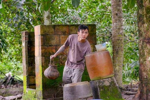 hoài lâm Hoài Lâm từng chia sẻ, ngoài ca hát Lâm còn có ước mơ được đóng phim, và đây là những bước chân đầu tiên của Hoài Lâm khi lấn sân sang lĩnh vực điện ảnh.